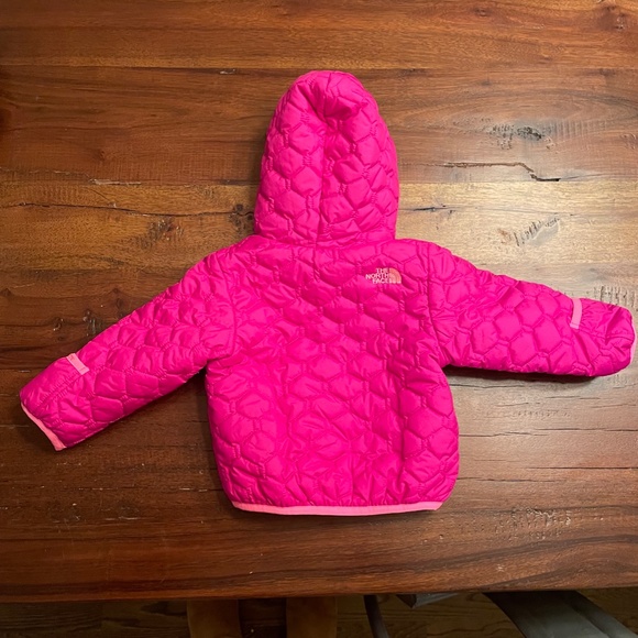 The North Face Perrito Reversible Jacket 6-12m - Picture 2 of 5